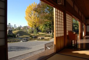 Fall: Southern gardens viewed from the main building (hojo)写真