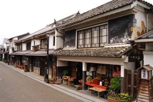 Igura-zukuri buildings along Miyuki Street写真