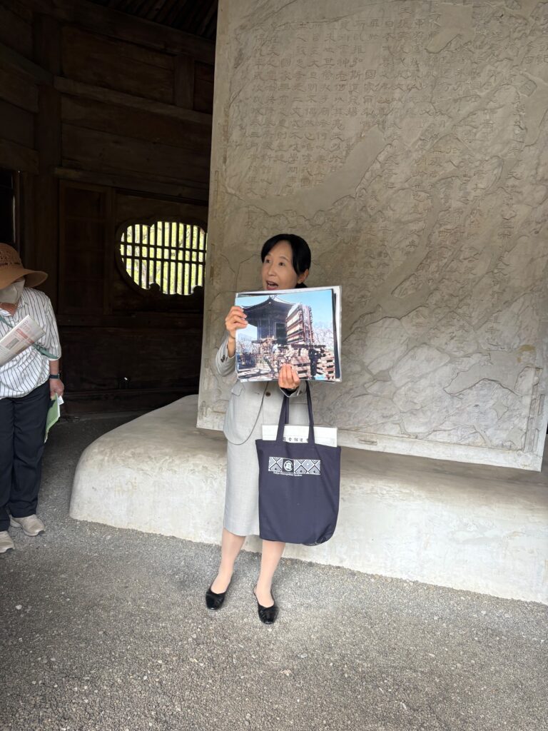 震災後の修復について解説している写真